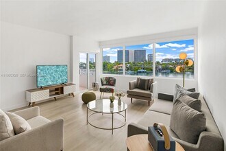 9881 E Bay Harbor Dr in Bay Harbor Islands, FL - Building Photo - Building Photo