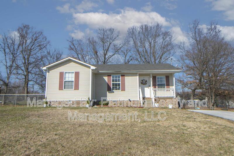 1028 Bush Ave in Oak Grove, KY - Building Photo