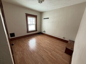 9 W Moody Ave in New Castle, PA - Building Photo - Building Photo