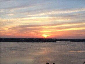 616 Clearwater Park Rd in West Palm Beach, FL - Foto de edificio - Building Photo