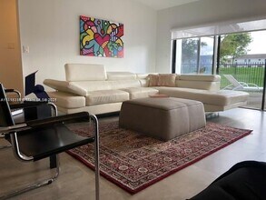 534 NE 195th St in Miami, FL - Building Photo - Building Photo