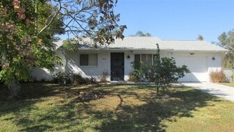 313 Hinton St in Port Charlotte, FL - Building Photo