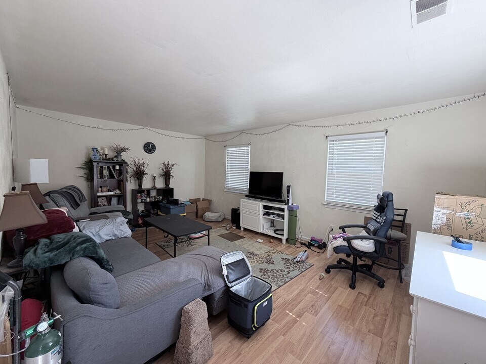 3327 Lakecrest Rd in Virginia Beach, VA - Building Photo