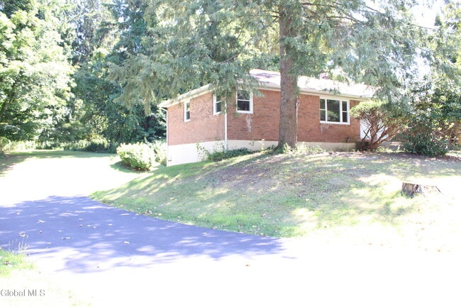 property at 8 Zelenke Dr