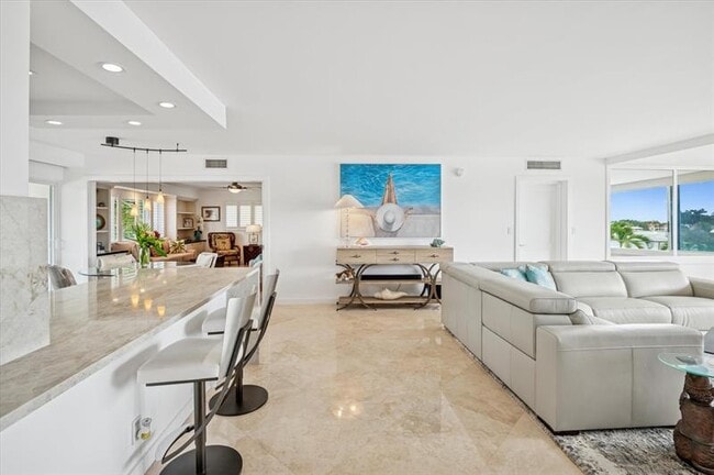 215 N Birch Rd in Fort Lauderdale, FL - Building Photo - Building Photo