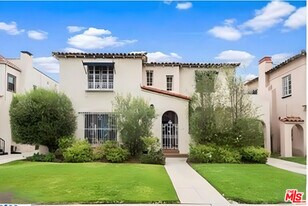 126 S Hamilton Dr in Beverly Hills, CA - Building Photo
