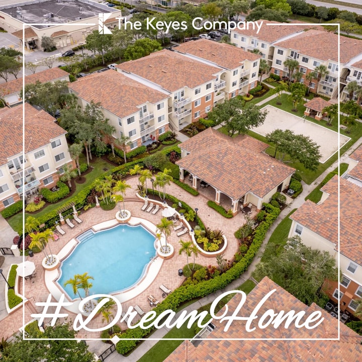 9857 Baywinds Dr, Unit 4201 in West Palm Beach, FL - Building Photo
