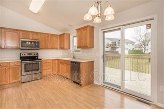 4525 Waterford Dr in West Des Moines, IA - Building Photo - Building Photo