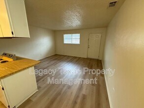 1700 Short St in Cleburne, TX - Building Photo - Building Photo