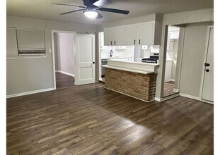 4825 Brinkley St in Houston, TX - Building Photo - Building Photo