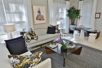 2828 Segovia St in Coral Gables, FL - Foto de edificio - Building Photo