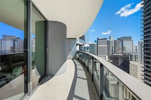 1000 Brickell Plaza, Unit 2805 in Miami, FL - Building Photo