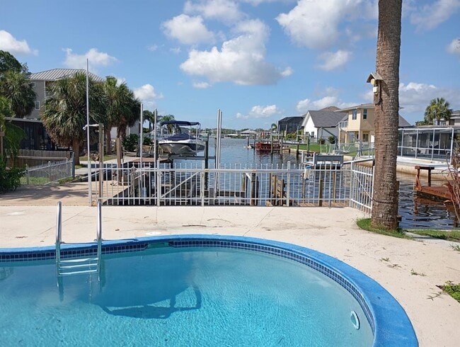 5024 Miller Bayou Dr in Port Richey, FL - Building Photo - Building Photo