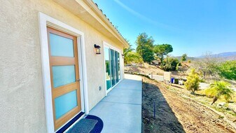1639 Moon Rock Rd in Fallbrook, CA - Building Photo