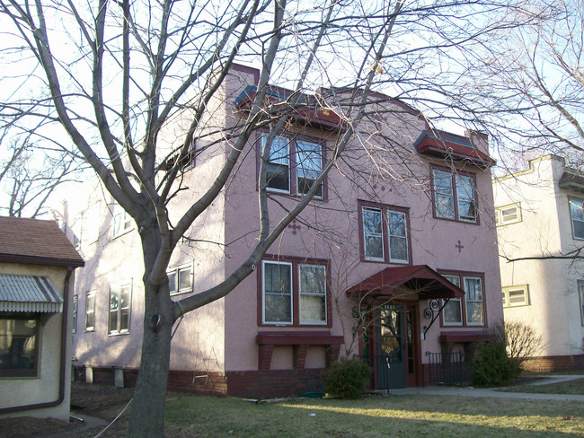 4228 Cedar Ave S in Minneapolis, MN - Foto de edificio - Building Photo