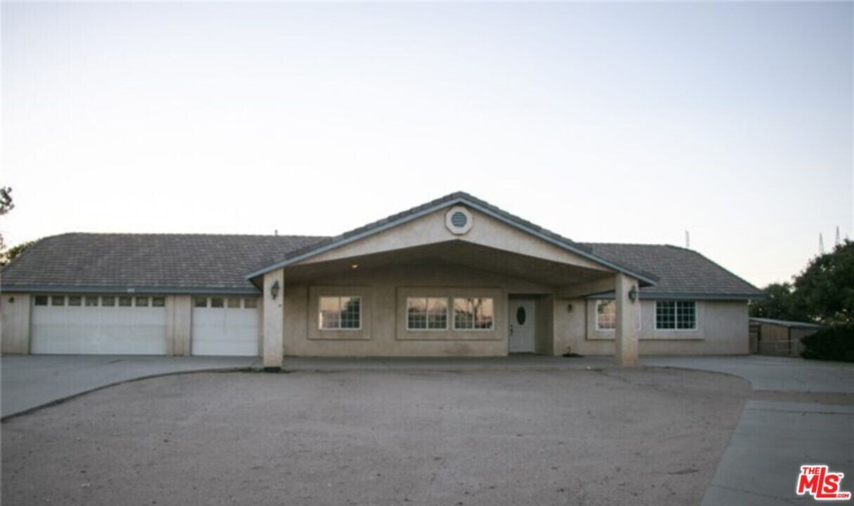 7510 Rodeo Rd in Hesperia, CA - Building Photo