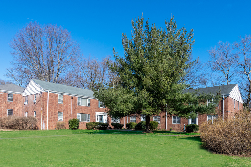 Brookdale Gardens Condo in Bloomfield, NJ - Foto de edificio