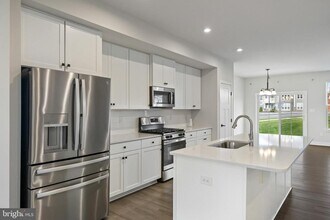 2 Rosemary Wy in Mount Laurel, NJ - Building Photo - Building Photo