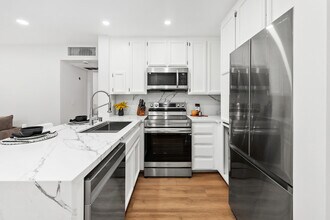 5605 Friars Rd, Unit 288 in San Diego, CA - Building Photo - Building Photo