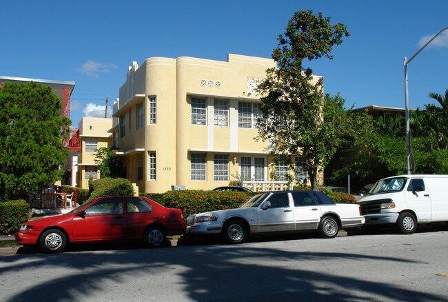 Swezy Apartments in Miami Beach, FL - Building Photo - Building Photo