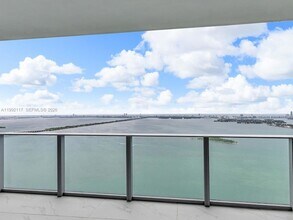 711 NE 23rd Terrace, Unit 3802 in Miami, FL - Building Photo - Building Photo