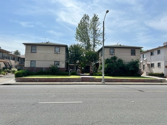 115 N Atlantic Blvd, Unit #D in Alhambra, CA - Foto de edificio - Building Photo