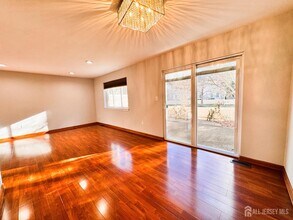 160 Thoreau Dr in Plainsboro, NJ - Building Photo - Building Photo