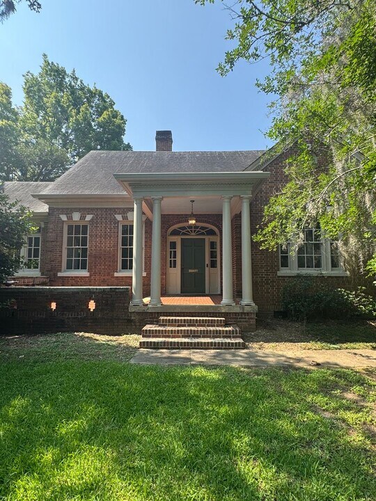 714 E Fairview Ave in Montgomery, AL - Building Photo
