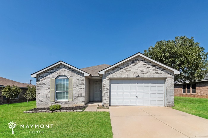 1411 Dakota Trail in Krum, TX - Foto de edificio