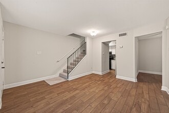 754 Memorial Mews St in Houston, TX - Building Photo - Building Photo