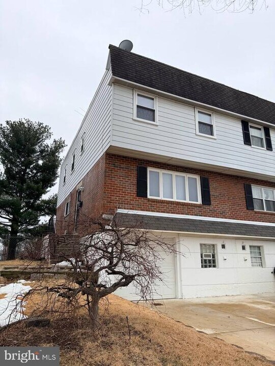 9957 Sandy Rd in Philadelphia, PA - Building Photo