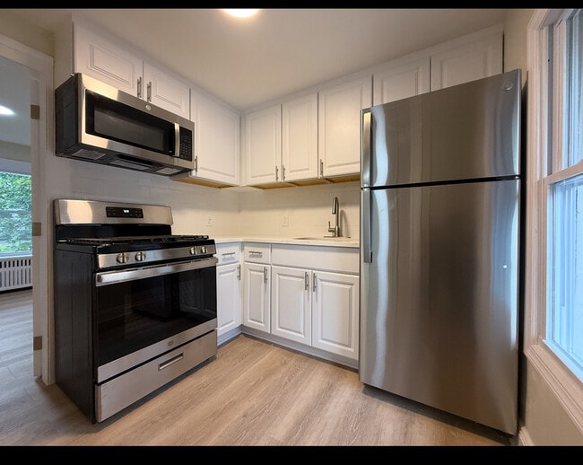 131 Clinton St, Unit B