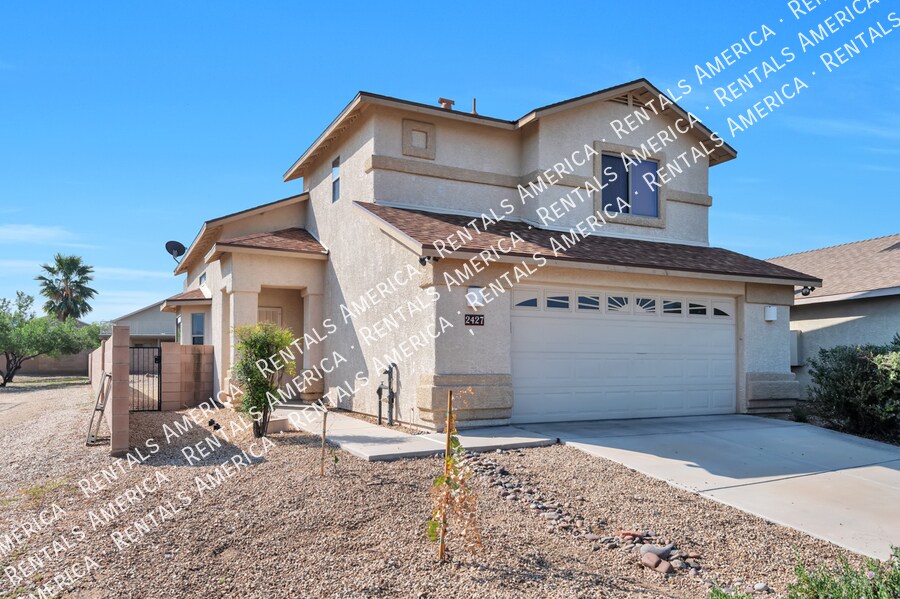 2427 W Waterway Pl in Tucson, AZ - Foto de edificio