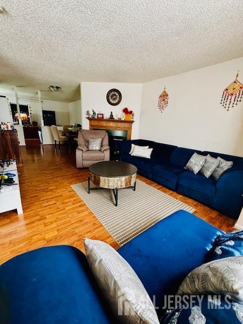 64 Colleen Ct in Kendall Park, NJ - Building Photo