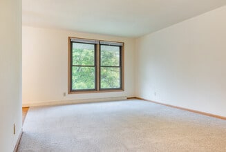 Middleton Lakeview Apartments in Middleton, WI - Building Photo - Interior Photo
