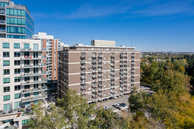 Elbow Tower in Calgary, AB - Building Photo - Building Photo