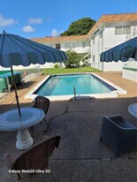 2219 Polk St in Hollywood, FL - Building Photo