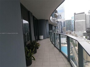 1000 Brickell Plz, Unit 2301 in Miami, FL - Building Photo - Building Photo