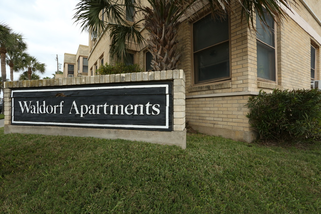 Waldorf Apartments in Galveston, TX - Building Photo