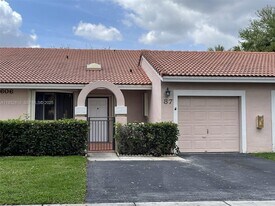 16606 Greens Edge Cir in Weston, FL - Building Photo
