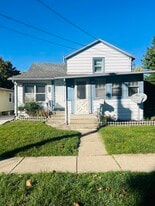 441 W Exchange St, Unit 1 in Sycamore, IL - Building Photo