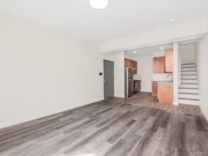 409 Warburton Ave in Yonkers, NY - Building Photo - Building Photo