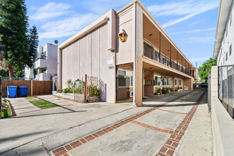 7323 Milwood Ave in Canoga Park, CA - Building Photo - Building Photo