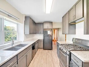 33 Farmington Ave in Waterbury, CT - Building Photo - Building Photo
