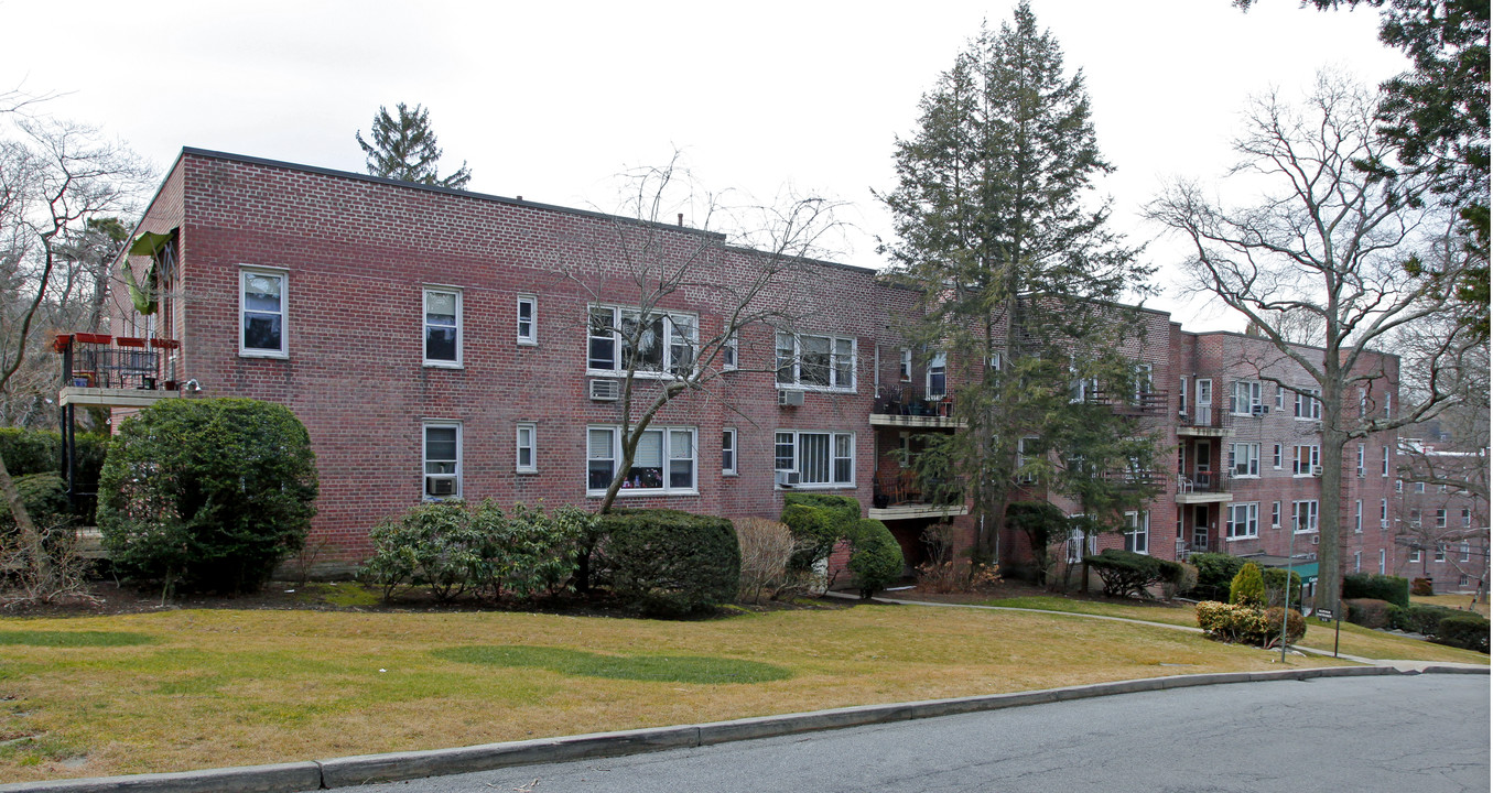 Carlton Terrace in Bronxville, NY - Foto de edificio