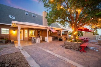8465 W Wigwam Ave in Las Vegas, NV - Foto de edificio - Building Photo
