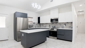 700 Deanne Dr in Weslaco, TX - Building Photo