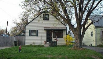 990 Lenore Ave in Columbus, OH - Building Photo