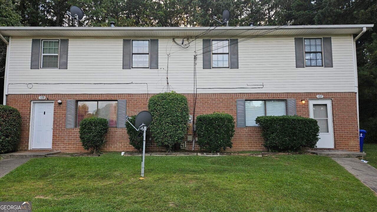 107 Rock Quarry Rd in Stockbridge, GA - Building Photo