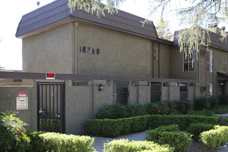 Sherman Pines in Van Nuys, CA - Building Photo - Building Photo